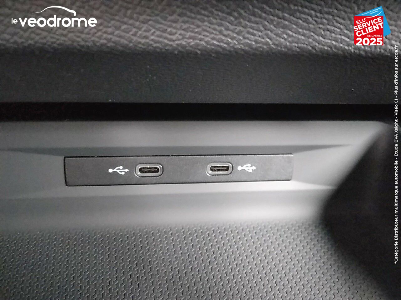 Véhicule d'occasion SEAT LEON 1.0 TSI 110CH STYLE -21 COCKPIT DIGITAL APPLE CARPLAY/ANDROID AUTO CLIM AUTO chez Le Veodrome