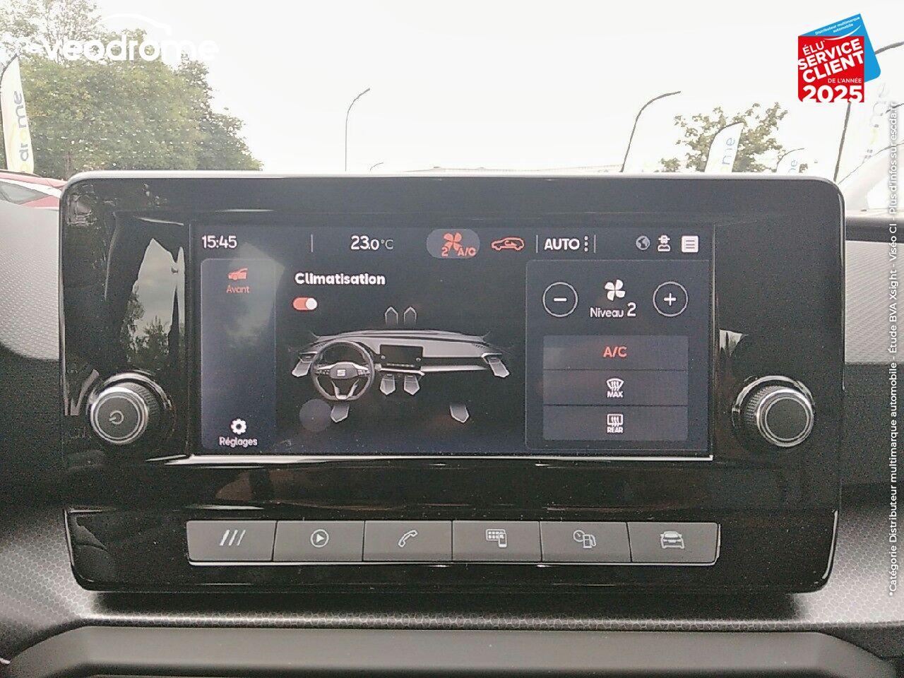 Véhicule d'occasion SEAT LEON 1.0 TSI 110CH STYLE -21 COCKPIT DIGITAL APPLE CARPLAY/ANDROID AUTO CLIM AUTO chez Le Veodrome