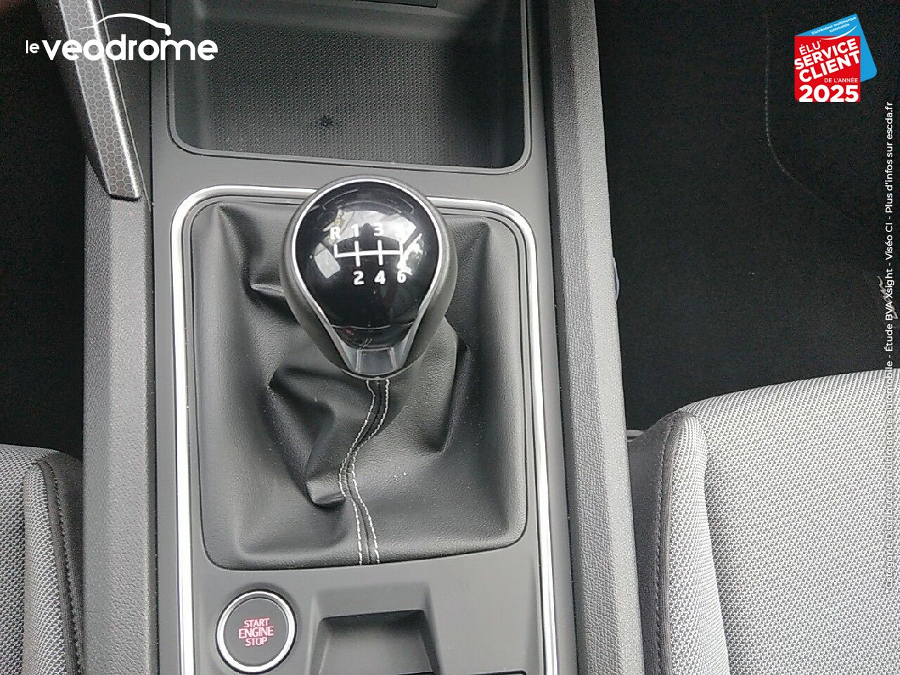 Véhicule d'occasion SEAT LEON 1.0 TSI 110CH STYLE -21 COCKPIT DIGITAL APPLE CARPLAY/ANDROID AUTO CLIM AUTO chez Le Veodrome