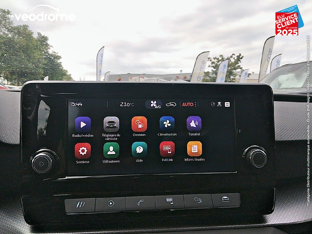 Véhicule d'occasion SEAT LEON 1.0 TSI 110CH STYLE -21 COCKPIT DIGITAL APPLE CARPLAY/ANDROID AUTO CLIM AUTO chez Le Veodrome