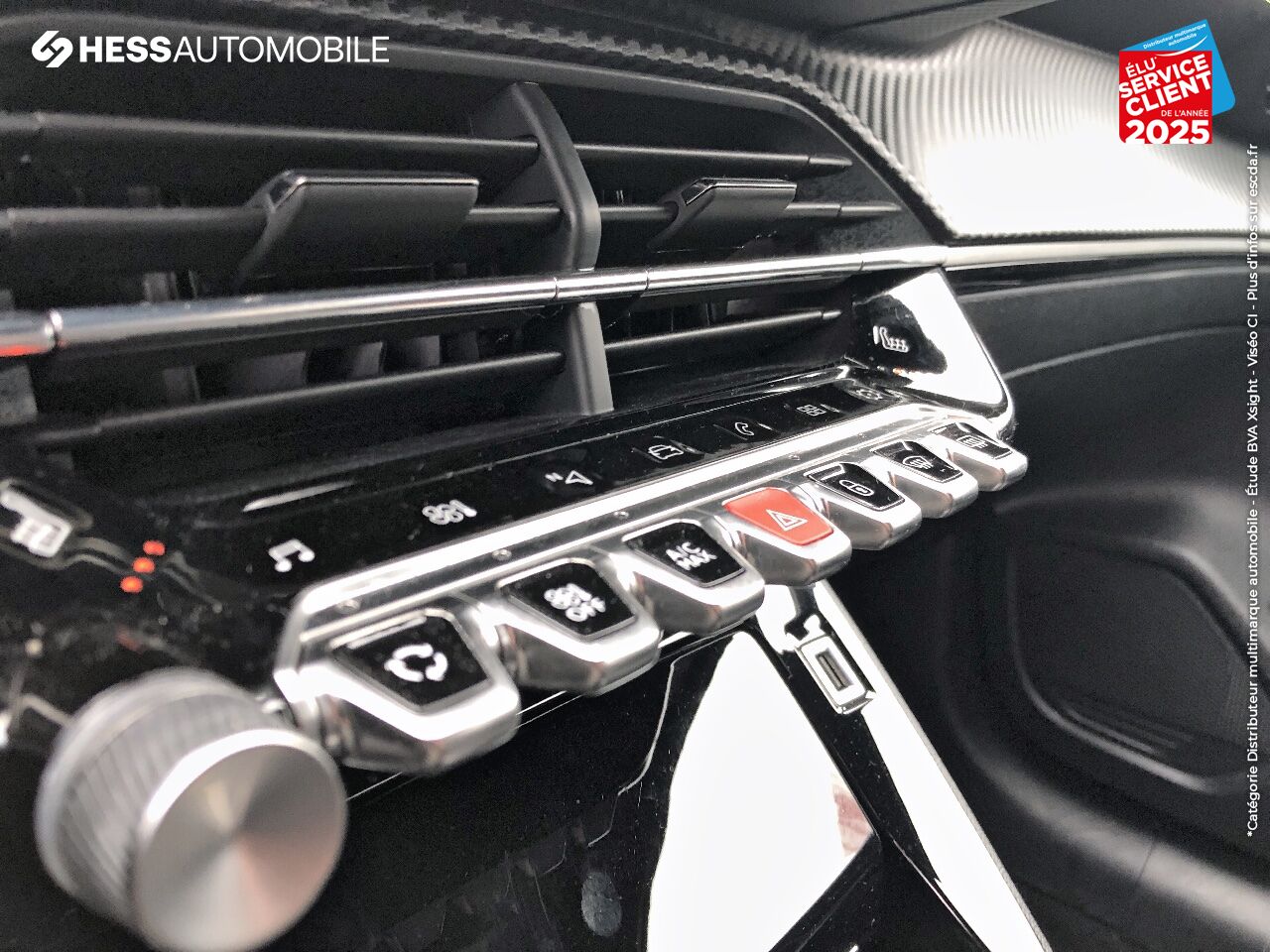 Véhicule d'occasion PEUGEOT 208 1.2 PURETECH 130CH S/S GT LINE EAT8 SIEGES CHAUF GPS CAMERA chez Renault Colmar
