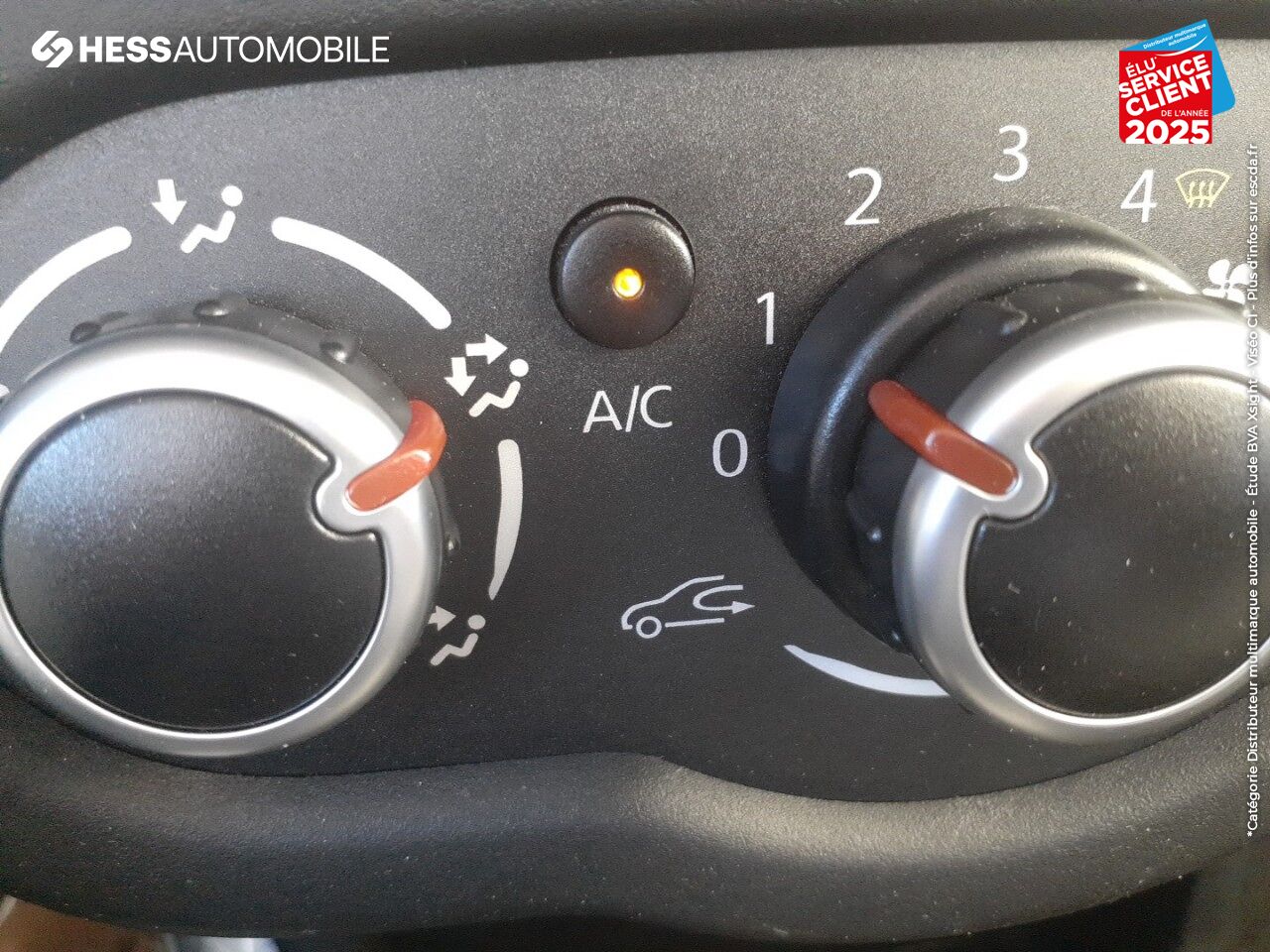 Véhicule d'occasion RENAULT TWINGO 1.0 SCE 70CH ZEN EURO6C chez Renault Belfort