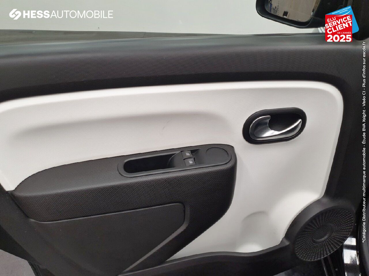Véhicule d'occasion RENAULT TWINGO 1.0 SCE 70CH LIMITED 2017 BOITE COURTE chez Renault Strasbourg