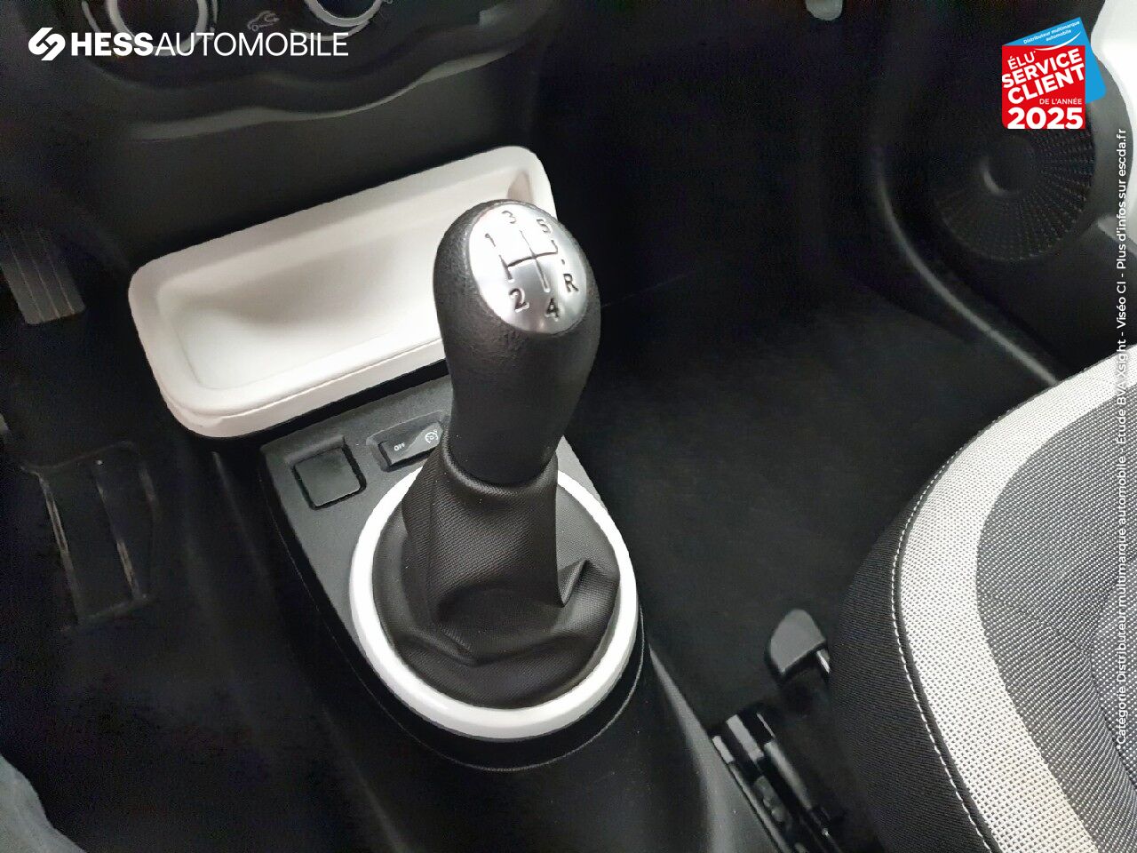 Véhicule d'occasion RENAULT TWINGO 1.0 SCE 70CH LIMITED 2017 BOITE COURTE chez Renault Strasbourg