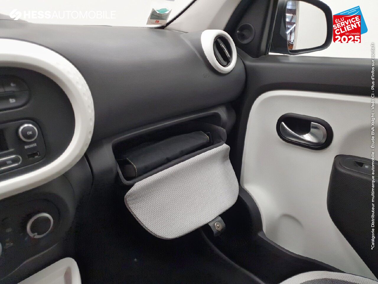 Véhicule d'occasion RENAULT TWINGO 1.0 SCE 70CH LIMITED 2017 BOITE COURTE chez Renault Strasbourg