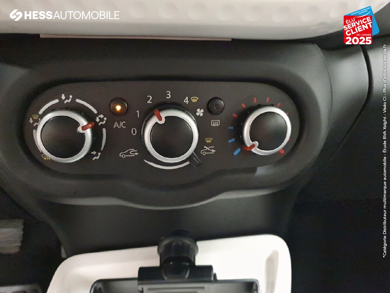Véhicule d'occasion RENAULT TWINGO 1.0 SCE 70CH LIMITED 2017 BOITE COURTE chez Renault Strasbourg