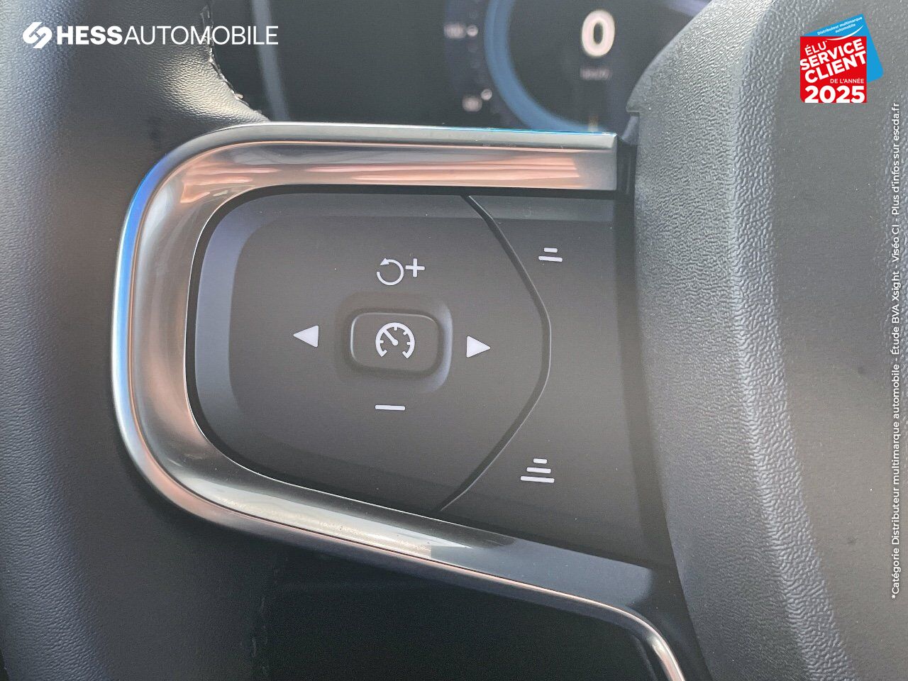 Véhicule d'occasion VOLVO XC40 B3 163CH ULTRA DCT 7 chez BMW Lons le Saunier
