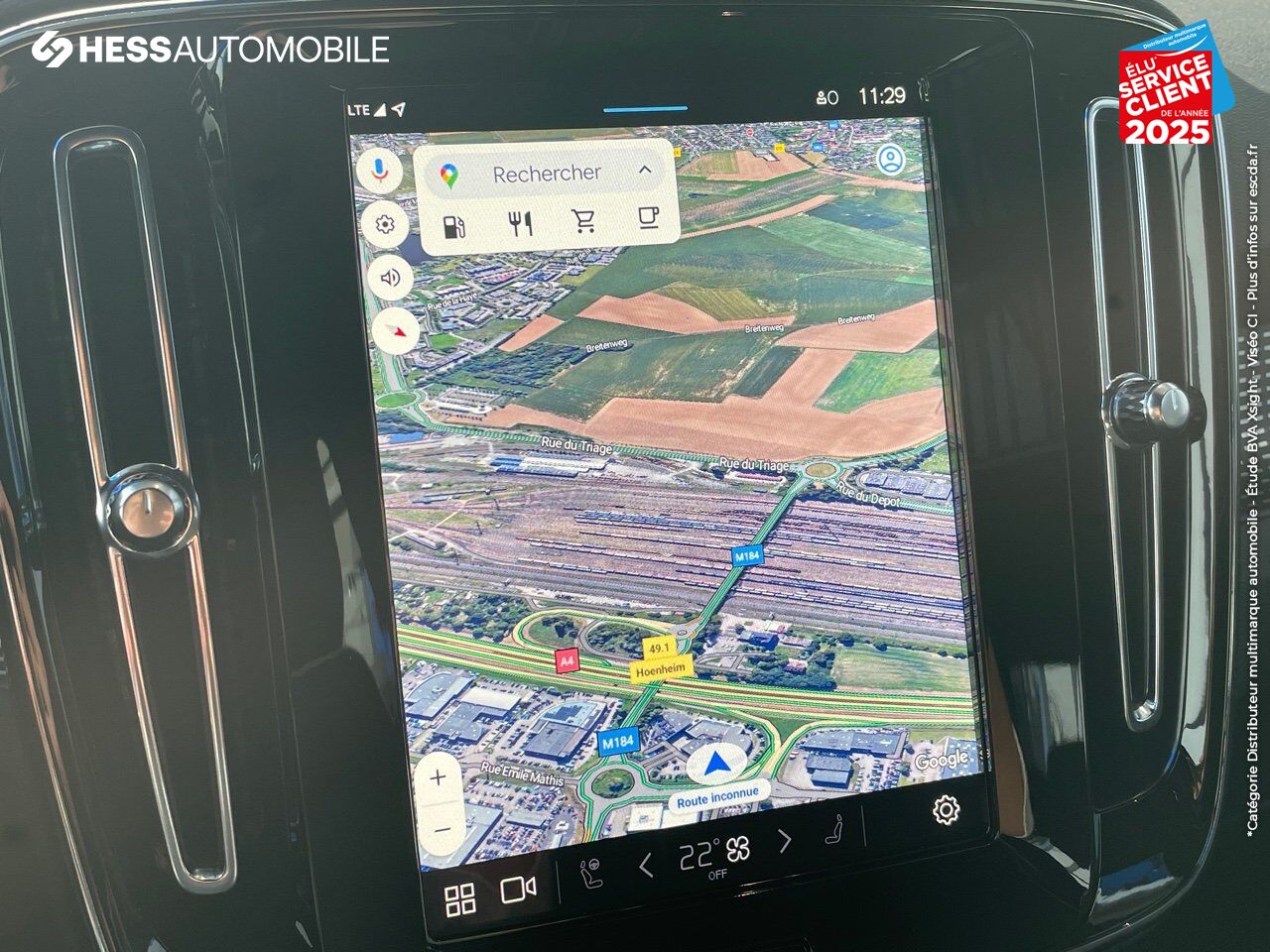 Véhicule d'occasion VOLVO XC40 B3 163CH ULTRA DCT 7 chez BMW Lons le Saunier