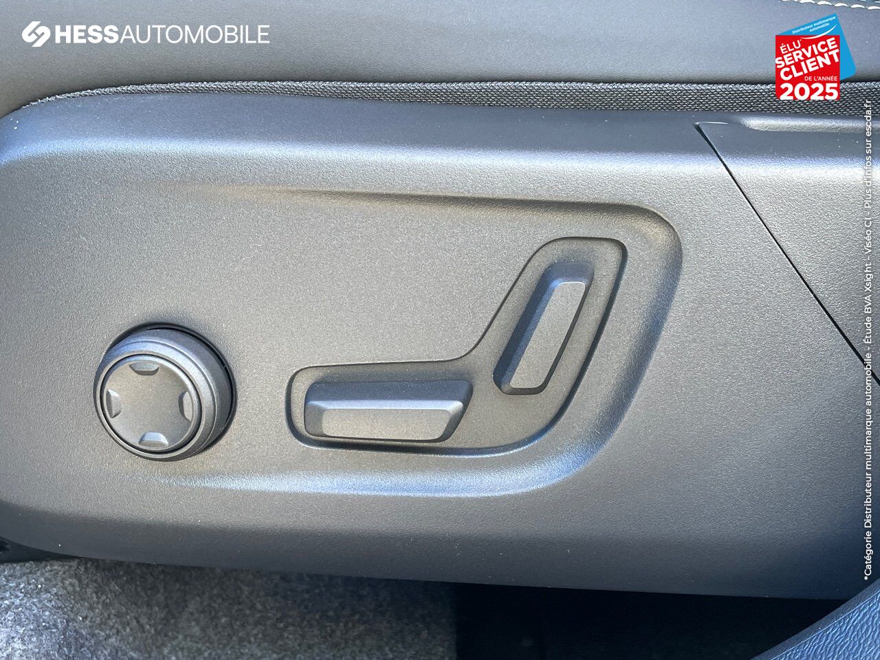 Véhicule d'occasion VOLVO XC40 B3 163CH ULTRA DCT 7 chez BMW Lons le Saunier