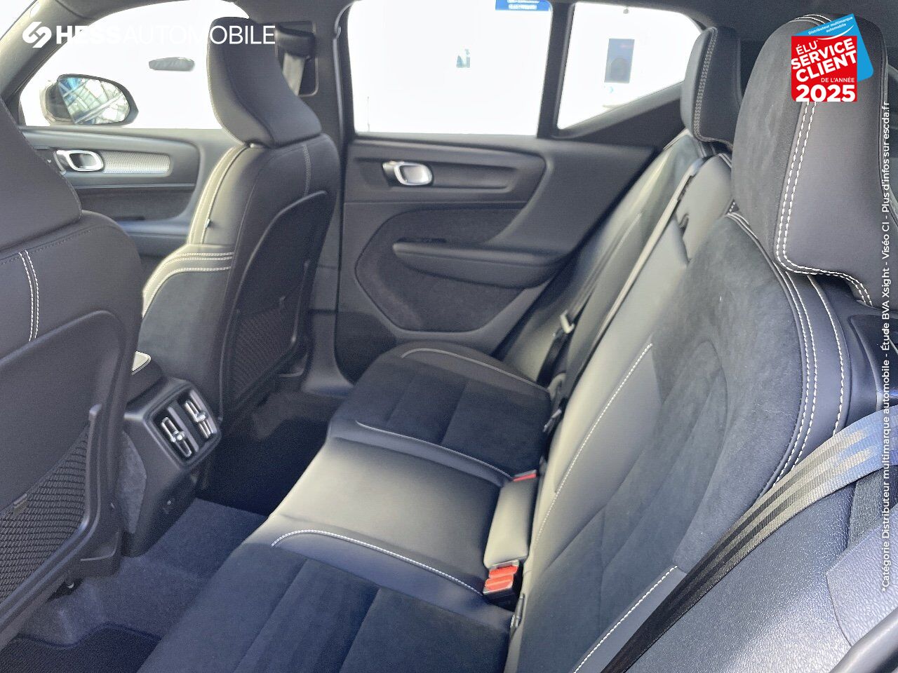 Véhicule d'occasion VOLVO XC40 B3 163CH ULTRA DCT 7 chez BMW Lons le Saunier