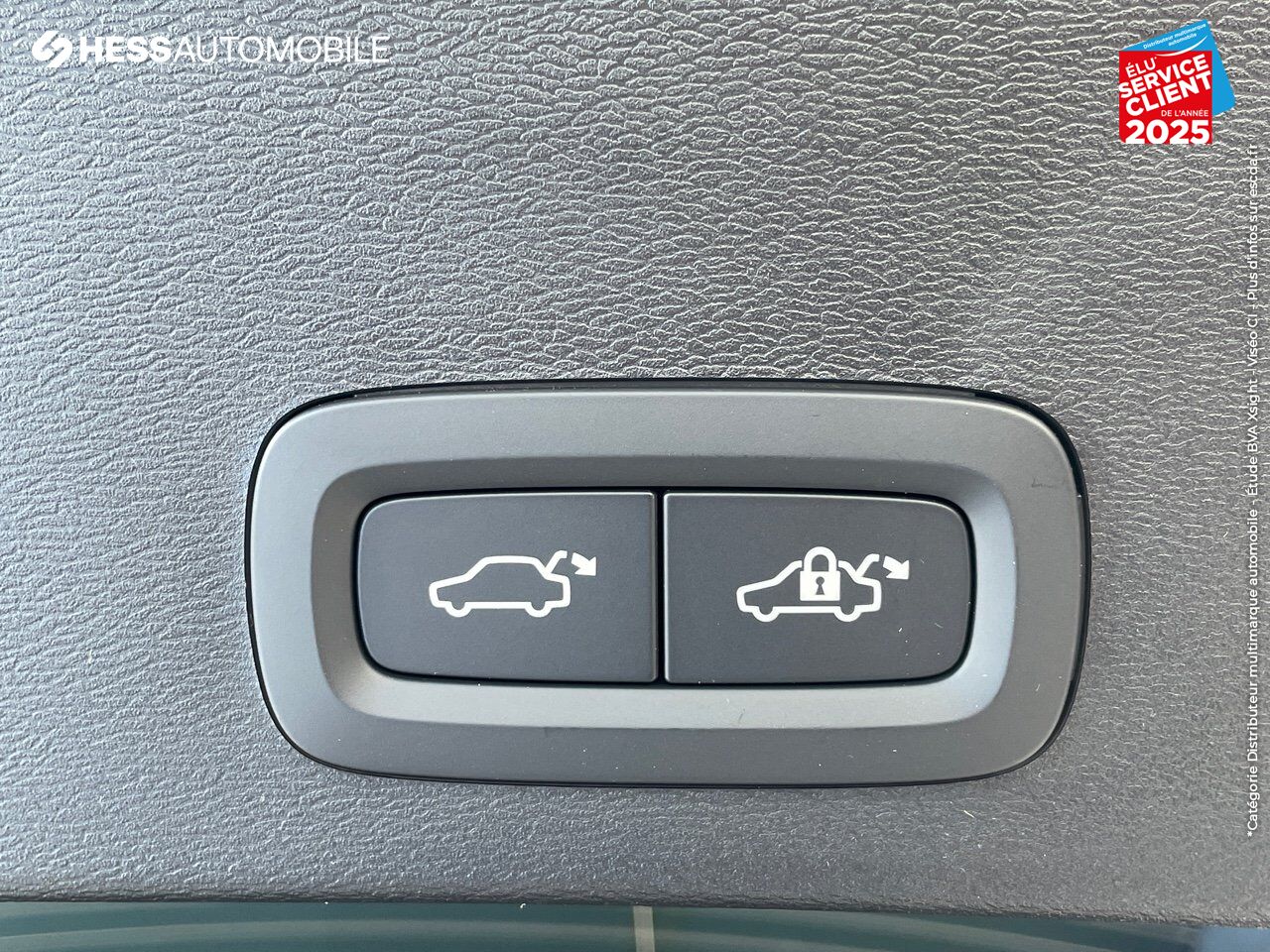 Véhicule d'occasion VOLVO XC40 B3 163CH ULTRA DCT 7 chez BMW Lons le Saunier