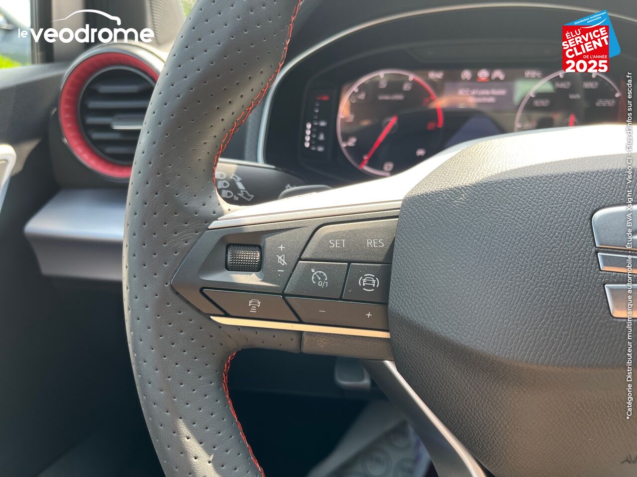 Véhicule d'occasion SEAT ARONA 1.0 TSI 110CH FR DSG7 CAMERA GPS RADAR AV/AR chez Le Veodrome