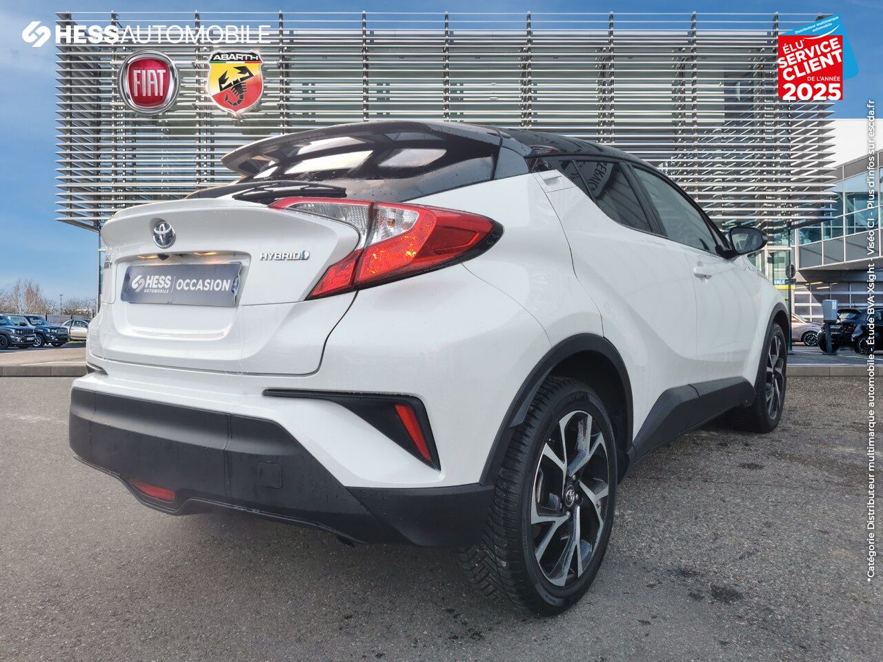 Véhicule d'occasion TOYOTA C-HR 122H DESIGN 2WD E-CVT RC18 chez Toyota Belfort