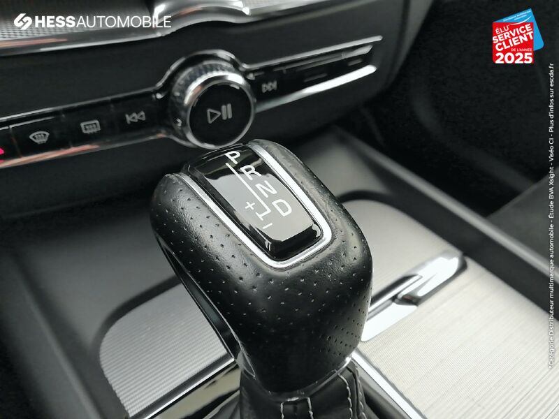 Véhicule d'occasion VOLVO XC60 D4 ADBLUE 190CH R-DESIGN GEARTRONIC GPS CAMERA ATTELAGE chez Volvo Metz