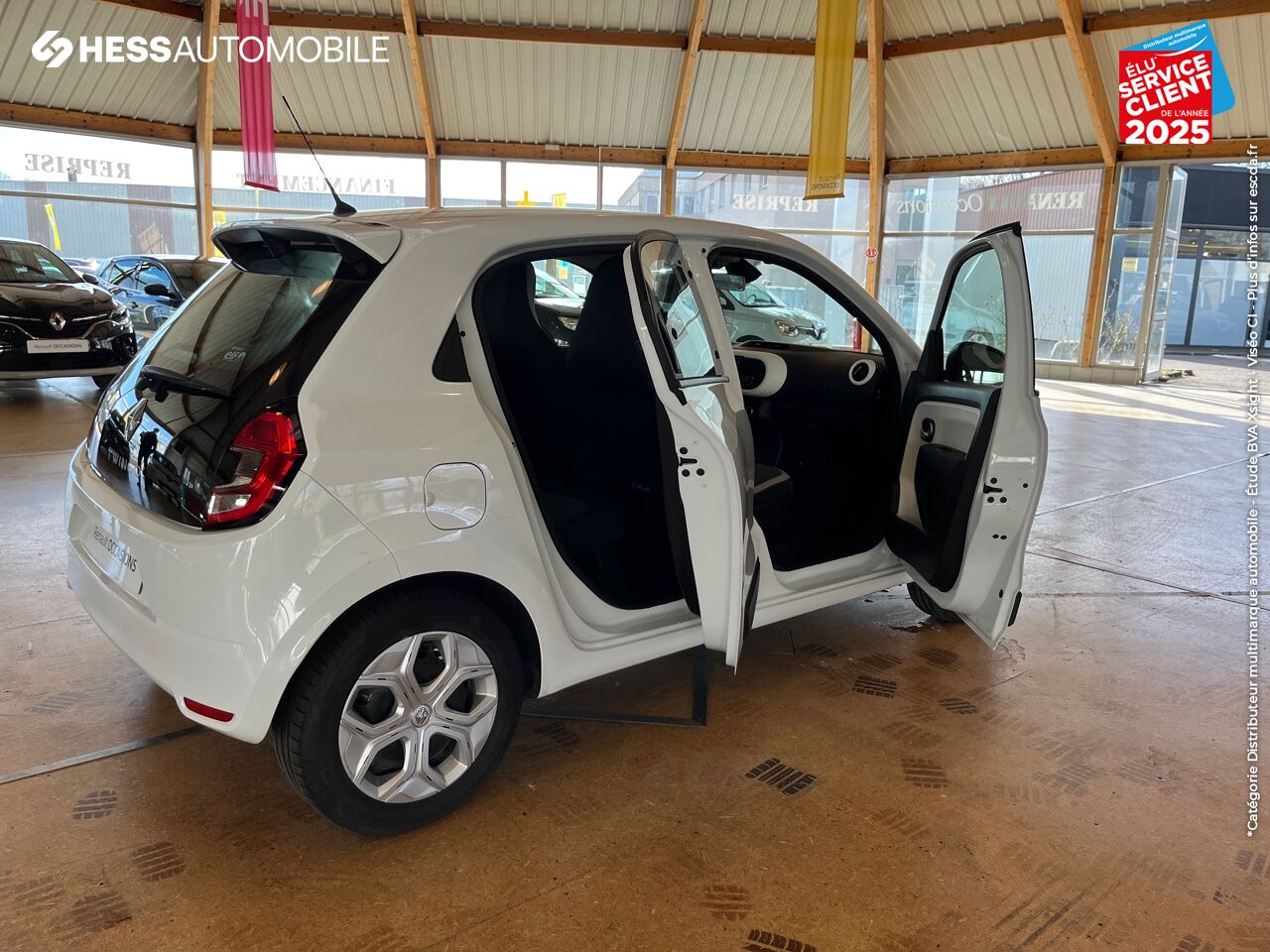 Véhicule d'occasion RENAULT TWINGO 0.9 TCE 95CH ZEN chez Renault Colmar