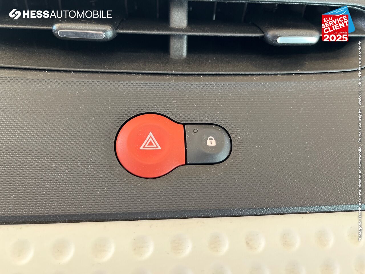 Véhicule d'occasion RENAULT TWINGO 0.9 TCE 95CH ZEN chez Renault Colmar