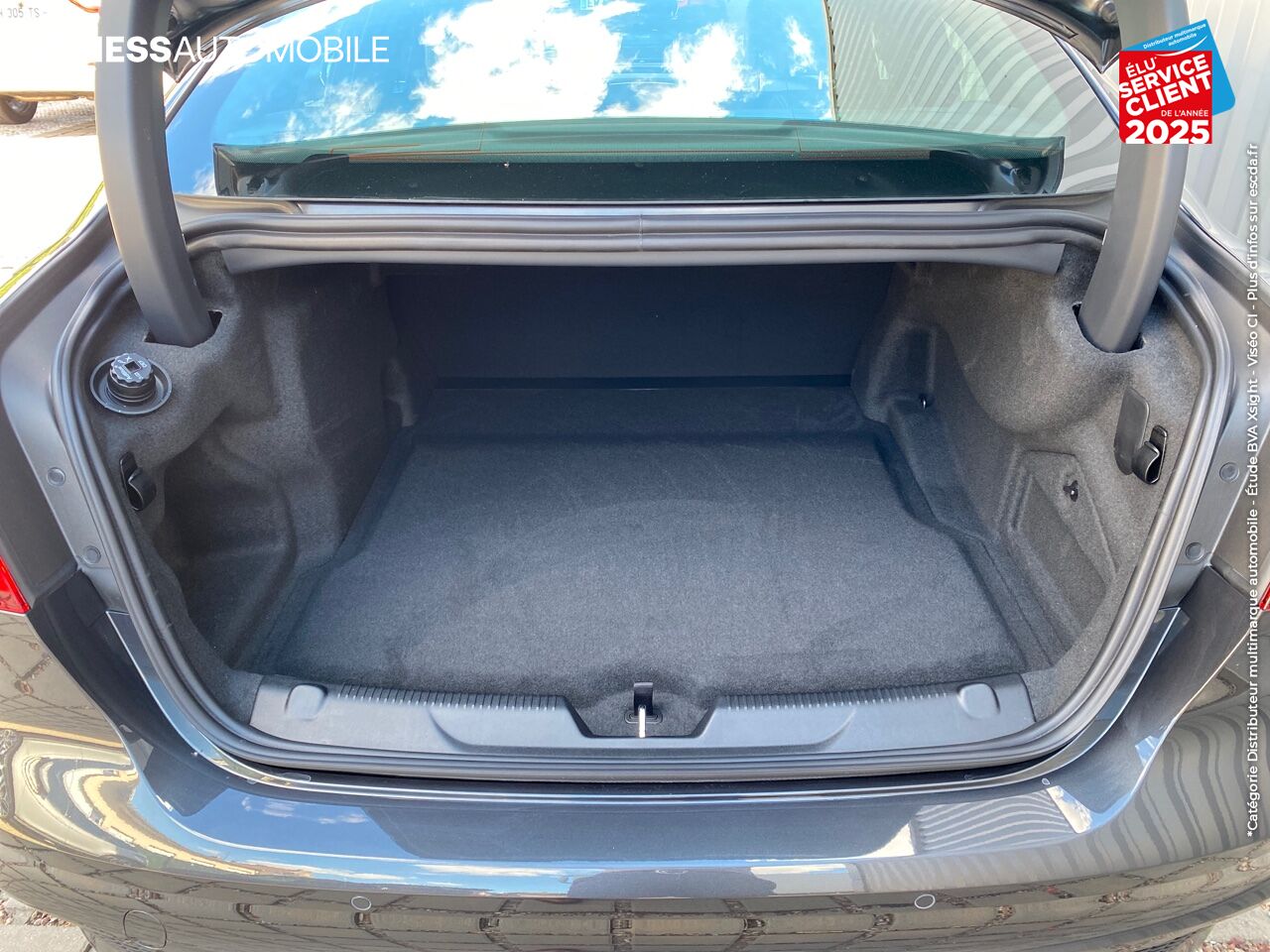 Véhicule d'occasion JAGUAR XE 2.0 D180CH R-DYNAMIC SE BVA8 chez Jaguar Metz