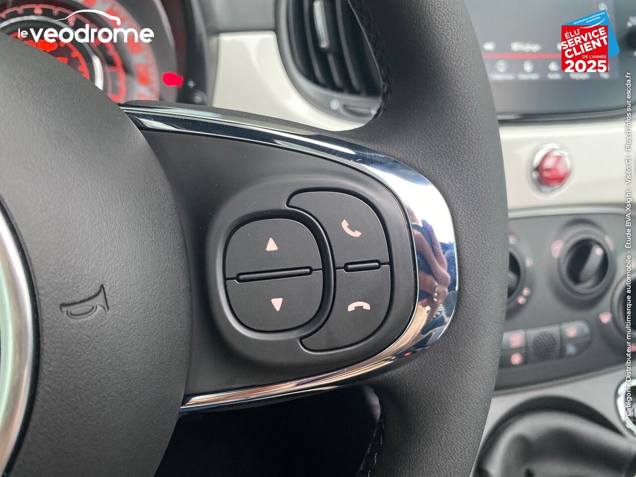 Véhicule d'occasion FIAT 500C 1.0 70CH BSG S/S -16 LOUNGE APPLE CARPLAY/ANDROID AUTO chez Le Veodrome