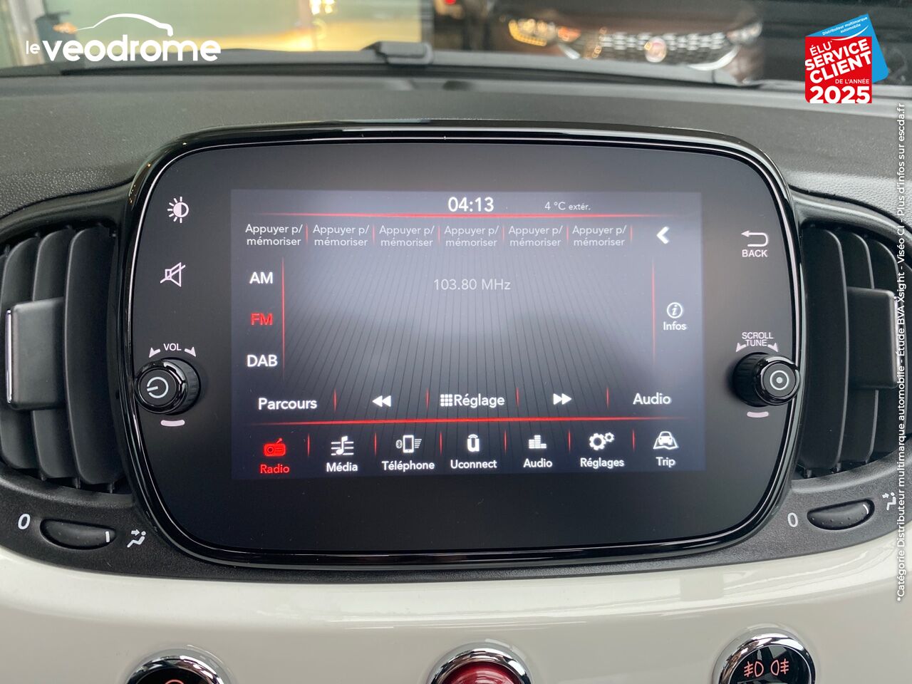 Véhicule d'occasion FIAT 500C 1.0 70CH BSG S/S -16 LOUNGE APPLE CARPLAY/ANDROID AUTO chez Le Veodrome