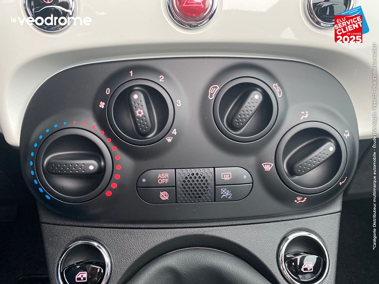 Véhicule d'occasion FIAT 500C 1.0 70CH BSG S/S -16 LOUNGE APPLE CARPLAY/ANDROID AUTO chez Le Veodrome