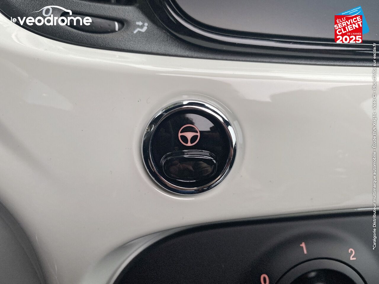 Véhicule d'occasion FIAT 500C 1.0 70CH BSG S/S -16 LOUNGE APPLE CARPLAY/ANDROID AUTO chez Le Veodrome