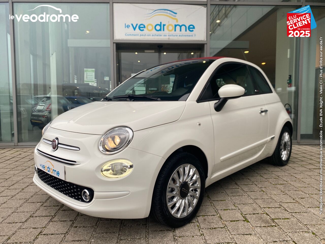 Véhicule d'occasion FIAT 500C 1.0 70CH BSG S/S -16 LOUNGE APPLE CARPLAY/ANDROID AUTO chez Le Veodrome