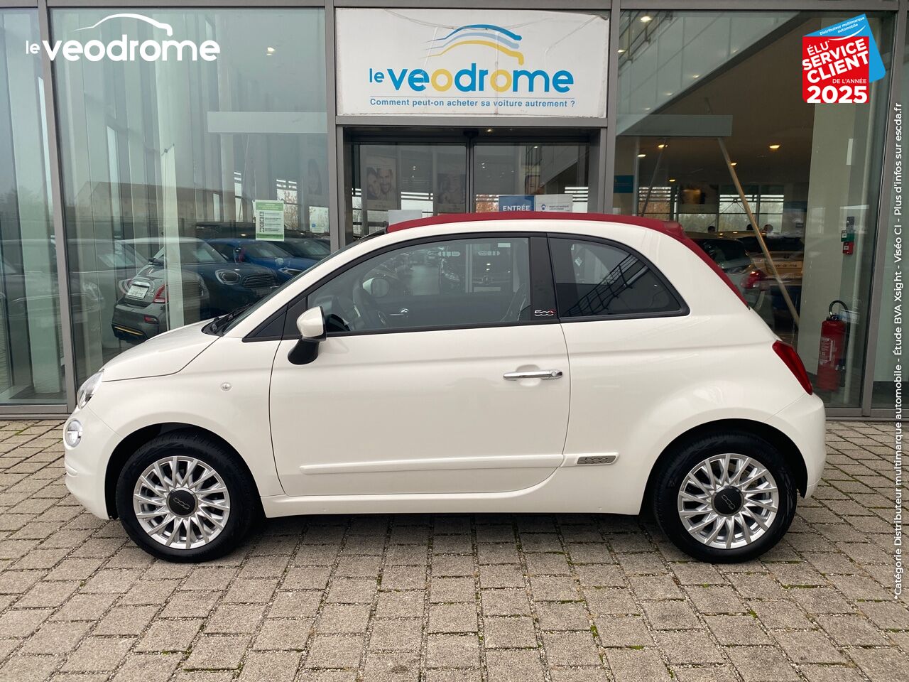 Véhicule d'occasion FIAT 500C 1.0 70CH BSG S/S -16 LOUNGE APPLE CARPLAY/ANDROID AUTO chez Le Veodrome
