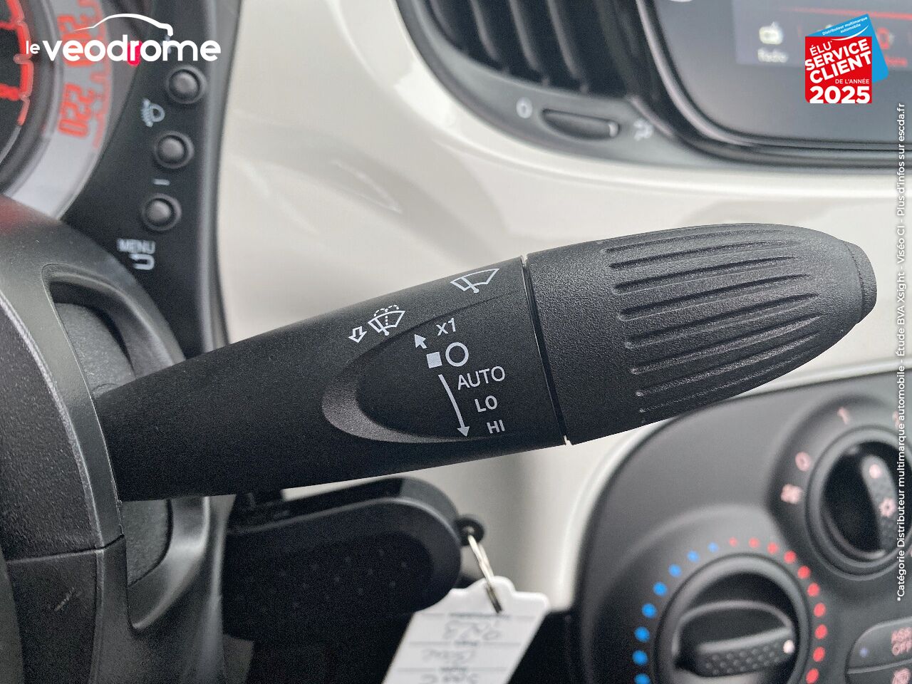 Véhicule d'occasion FIAT 500C 1.0 70CH BSG S/S -16 LOUNGE APPLE CARPLAY/ANDROID AUTO chez Le Veodrome