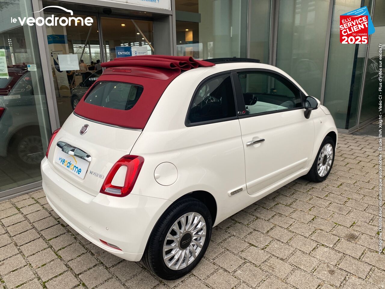 Véhicule d'occasion FIAT 500C 1.0 70CH BSG S/S -16 LOUNGE APPLE CARPLAY/ANDROID AUTO chez Le Veodrome