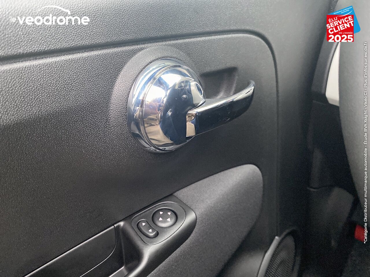 Véhicule d'occasion FIAT 500C 1.0 70CH BSG S/S -16 LOUNGE APPLE CARPLAY/ANDROID AUTO chez Le Veodrome