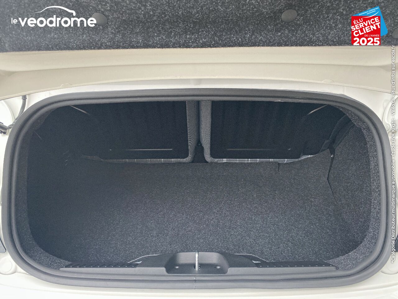 Véhicule d'occasion FIAT 500C 1.0 70CH BSG S/S -16 LOUNGE APPLE CARPLAY/ANDROID AUTO chez Le Veodrome