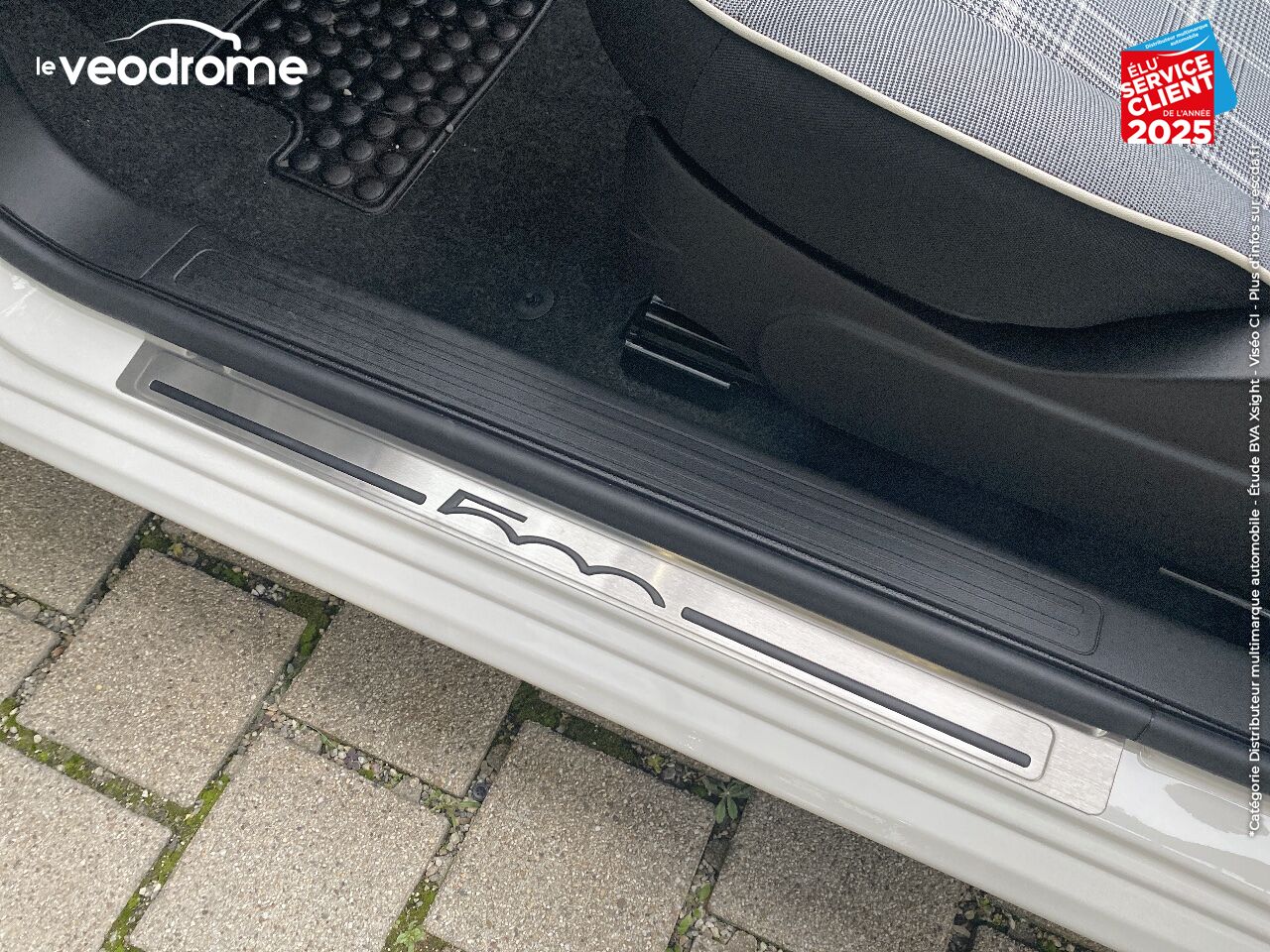 Véhicule d'occasion FIAT 500C 1.0 70CH BSG S/S -16 LOUNGE APPLE CARPLAY/ANDROID AUTO chez Le Veodrome