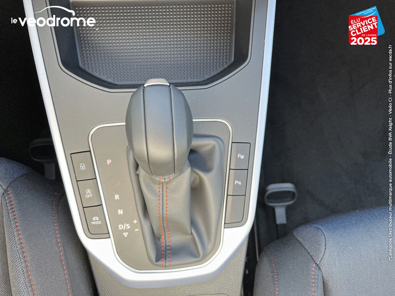 Véhicule d'occasion SEAT ARONA 1.0 TSI 110CH FR DSG7 chez Le Veodrome