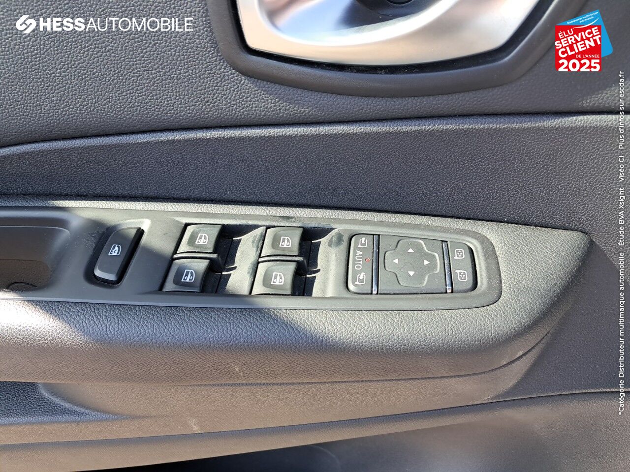 Véhicule d'occasion RENAULT CAPTUR 1.5 DCI 90CH ENERGY INTENS EDC EURO6C chez Renault Saint-Louis