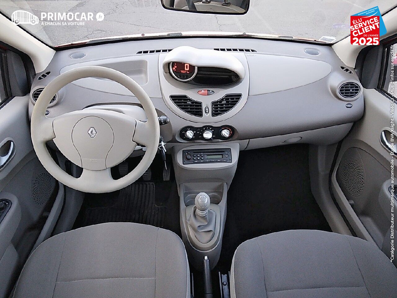 Véhicule d'occasion RENAULT TWINGO 1.2 LEV 16V 75CH EXPRESSION ECO chez Primocar