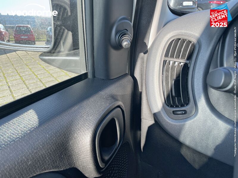 Véhicule d'occasion FIAT PANDA 1.2 8V 69CH LIGUE 1 CONFORAMA 2019 EURO6D chez Le Veodrome