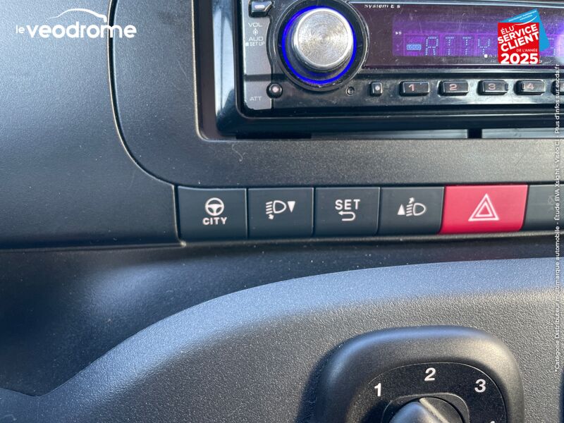 Véhicule d'occasion FIAT PANDA 1.2 8V 69CH LIGUE 1 CONFORAMA 2019 EURO6D chez Le Veodrome