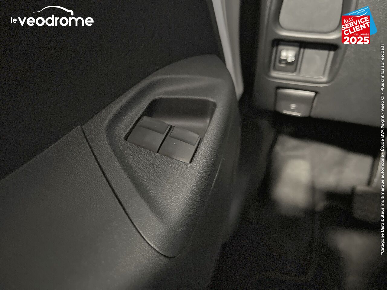 Véhicule d'occasion PEUGEOT 108 1.2 PURETECH ALLURE 3P chez Le Veodrome