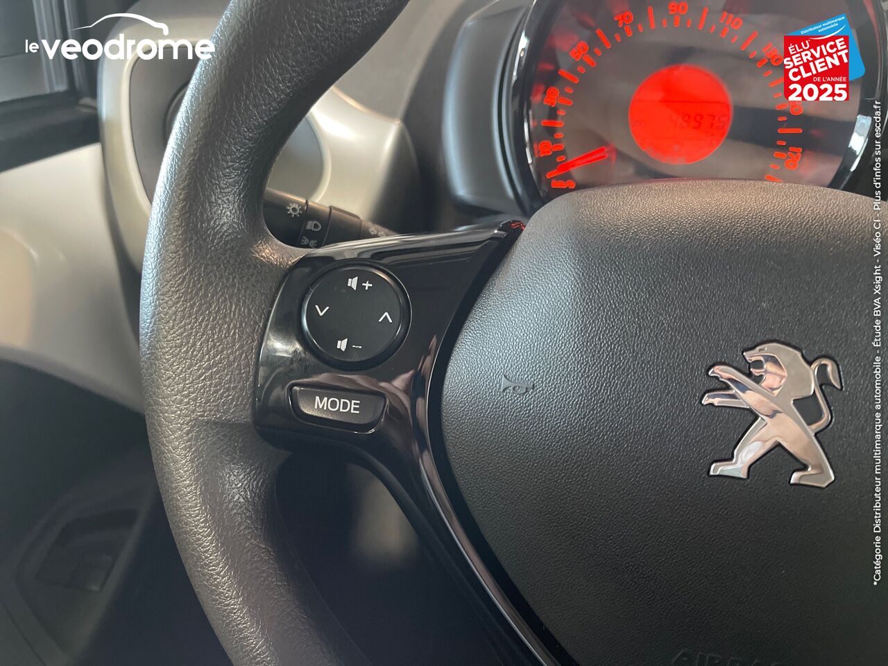 Véhicule d'occasion PEUGEOT 108 1.2 PURETECH ALLURE 3P chez Le Veodrome