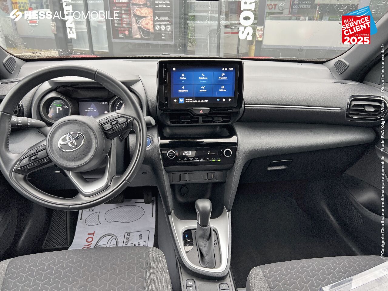 Véhicule d'occasion TOYOTA YARIS CROSS 116H DESIGN AWD-I MY22 CAMERA chez Toyota Thionville