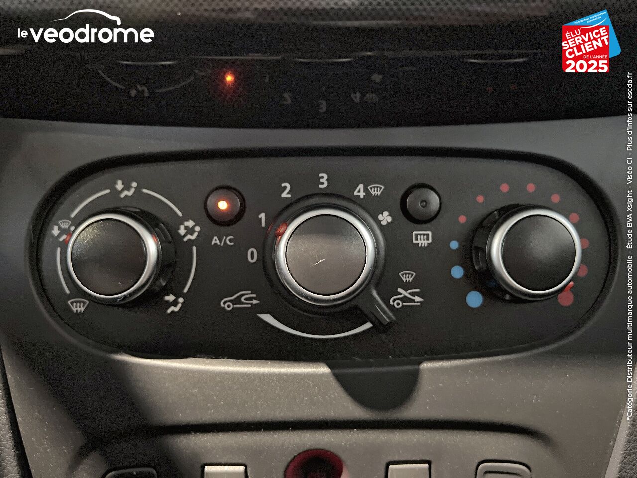 Véhicule d'occasion DACIA SANDERO 1.5 DCI 90CH LAUREATE chez Le Veodrome