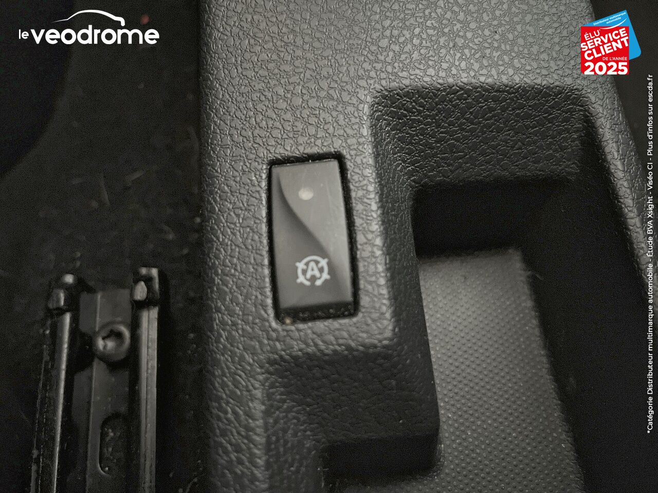 Véhicule d'occasion DACIA SANDERO 1.5 DCI 90CH LAUREATE chez Le Veodrome