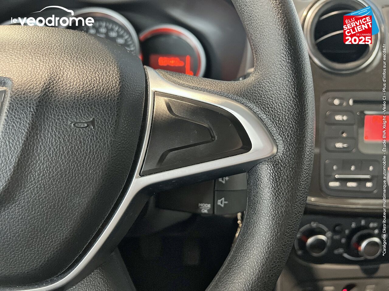 Véhicule d'occasion DACIA SANDERO 1.5 DCI 90CH LAUREATE chez Le Veodrome