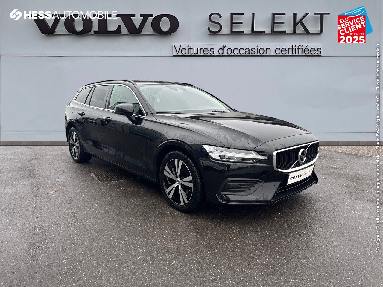 Véhicule d'occasion VOLVO V60 B4 197CH ADBLUE BUSINESS GEARTRONIC TOUVRANT SIEGES CUIR CAMERA CARPLAY chez Volvo Epernay