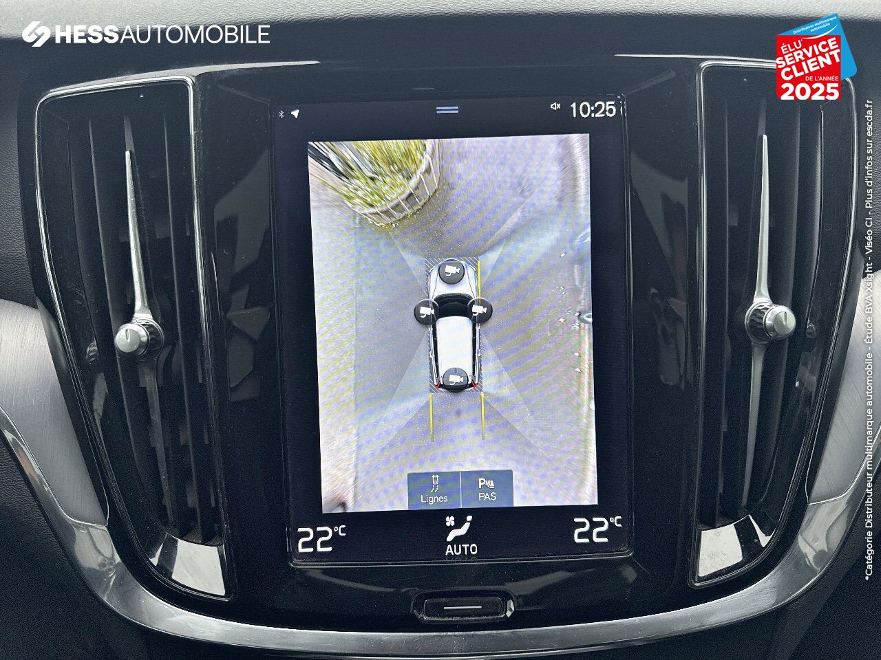 Véhicule d'occasion VOLVO V60 B4 197CH ADBLUE BUSINESS GEARTRONIC TOUVRANT SIEGES CUIR CAMERA CARPLAY chez Volvo Epernay