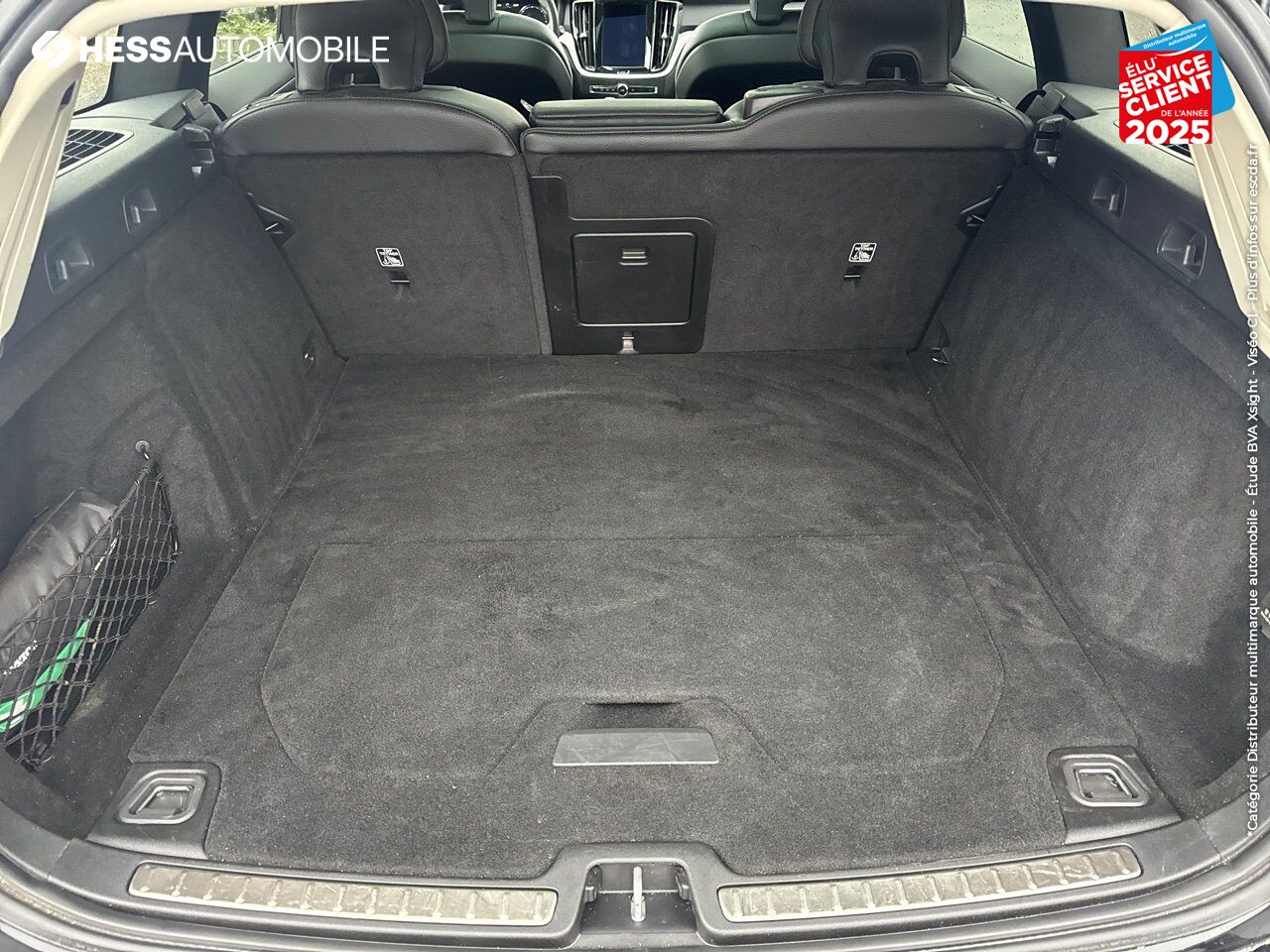Véhicule d'occasion VOLVO V60 B4 197CH ADBLUE BUSINESS GEARTRONIC TOUVRANT SIEGES CUIR CAMERA CARPLAY chez Volvo Epernay