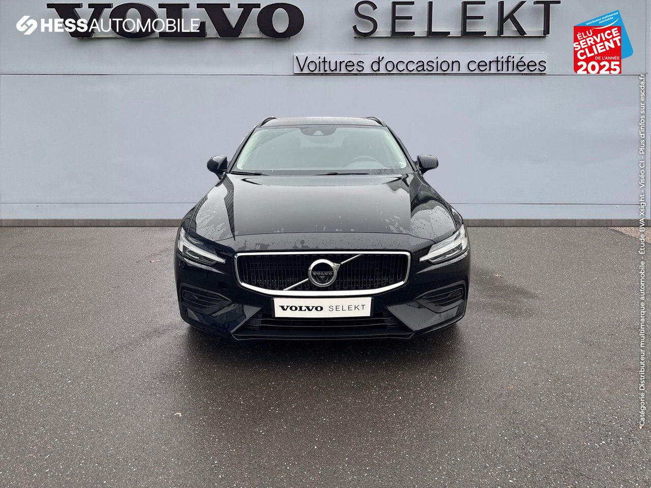 Véhicule d'occasion VOLVO V60 B4 197CH ADBLUE BUSINESS GEARTRONIC TOUVRANT SIEGES CUIR CAMERA CARPLAY chez Volvo Epernay