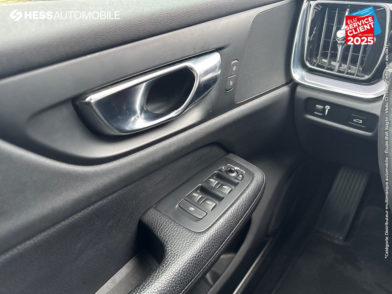 Véhicule d'occasion VOLVO V60 B4 197CH ADBLUE BUSINESS GEARTRONIC TOUVRANT SIEGES CUIR CAMERA CARPLAY chez Volvo Epernay