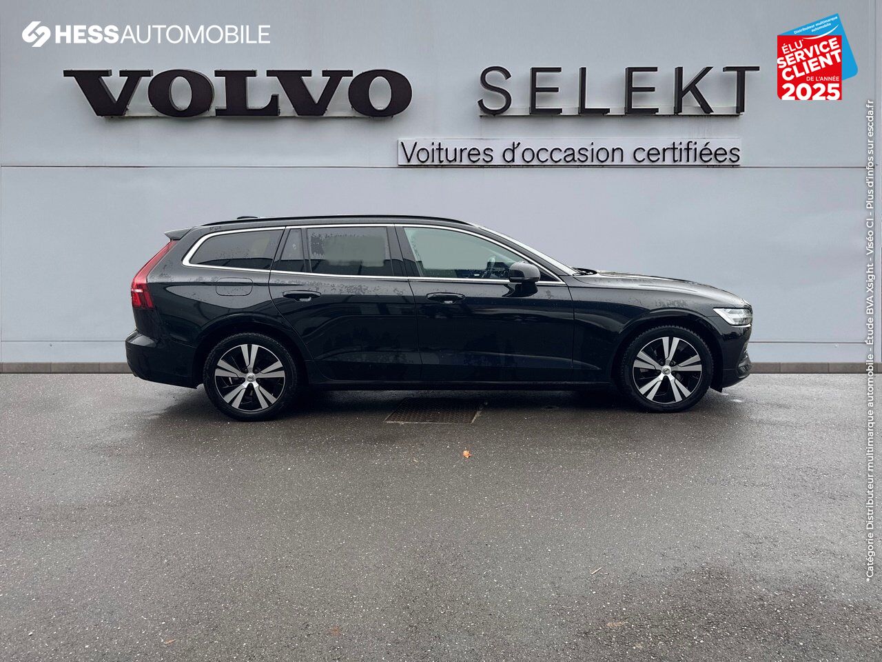 Véhicule d'occasion VOLVO V60 B4 197CH ADBLUE BUSINESS GEARTRONIC TOUVRANT SIEGES CUIR CAMERA CARPLAY chez Volvo Epernay