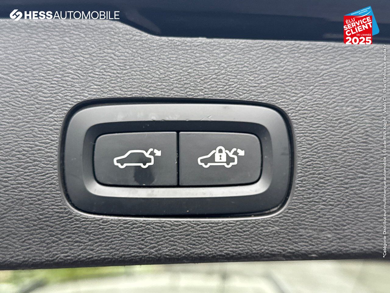 Véhicule d'occasion VOLVO V60 B4 197CH ADBLUE BUSINESS GEARTRONIC TOUVRANT SIEGES CUIR CAMERA CARPLAY chez Volvo Epernay
